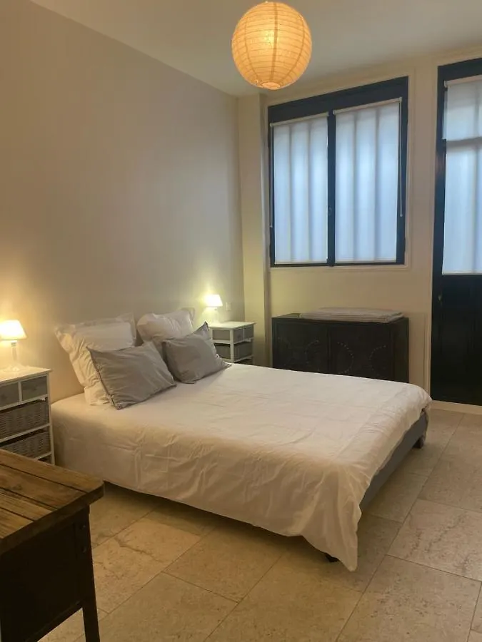 Chemin Apartment *